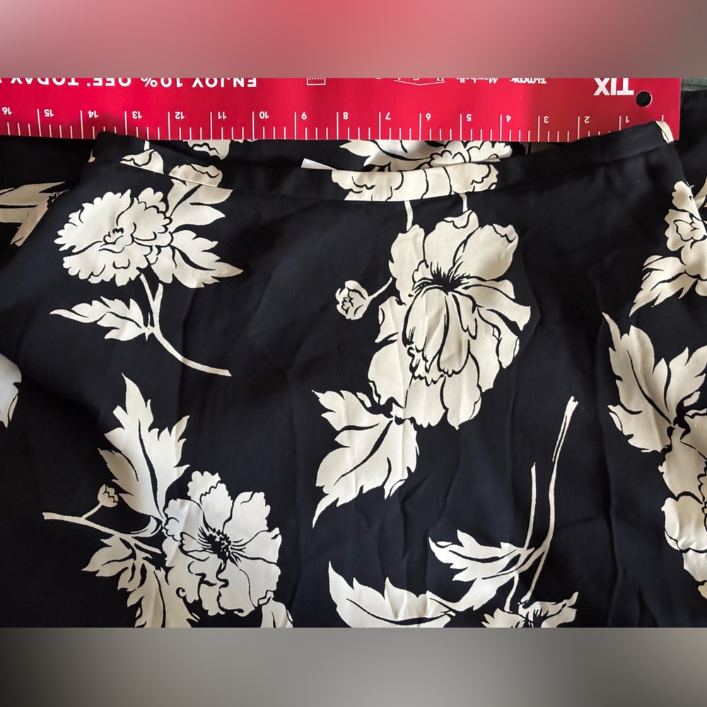 SILK Jones New York Black and Cream Floral Dress - Picture 10 of 10